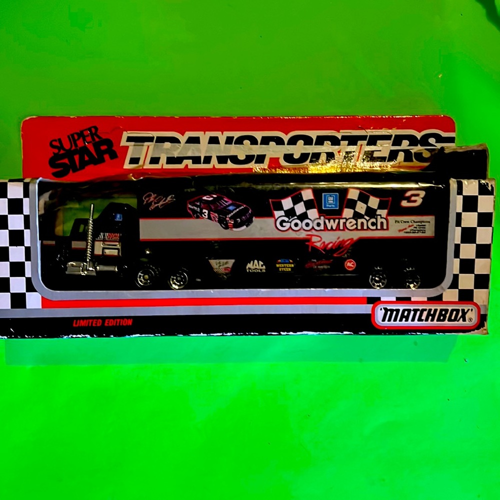 Matchbox Dale Earnhardt Sr #3 Super Star 1992 Goodwrench Transporter 1/87 Scale